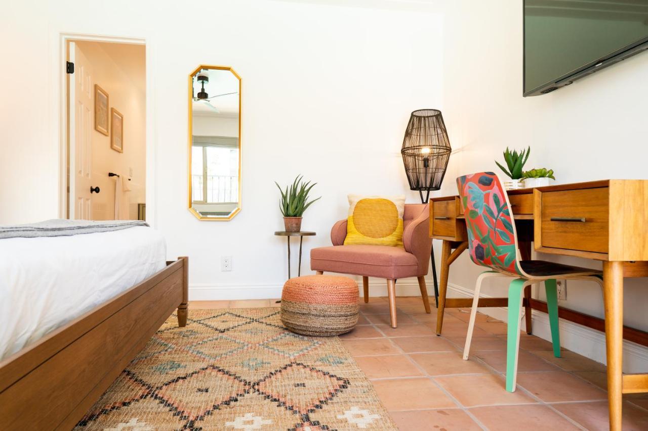 Fleur Noire 4* Palm Springs